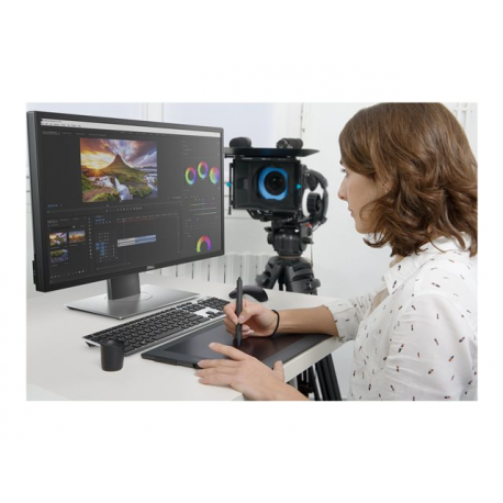 Dell UltraSharp UP2718Q - LED monitor - 27" - 3840 x 2160 4K @ 60 Hz - IPS - 400 cd / m² - 1000:1 - 6 ms - 2xHDMI (MHL), DisplayPort, Mini DisplayPort - with 3-Years Advanced Exchange Service and Premium Panel Guarantee - for Latitude 7400 2-in-1; XPS 13 9380, 15 9570, 15 9575 2-in-1 - 7