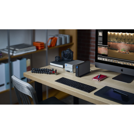 LaCie d2 Professional STHA4000800 - Hard drive - 4 TB - external (desktop) - USB 3.1 (USB-C connector) - with Seagate Rescue Data Recovery - 5