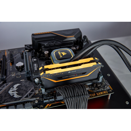 CORSAIR Vengeance RGB PRO - DDR4 - kit - 32 GB: 2 x 16 GB - DIMM 288-pin - 3200 MHz  /  PC4-25600 - CL16 - 1.35 V - unbuffered - non-ECC - black - 8