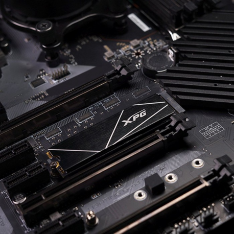 XPG GAMMIX S70 Blade - Solid state drive - 1 TB - internal - M.2 2280 - PCI Express 4.0 x4 (NVMe) - 256-bit AES - integrated heatsink - 7