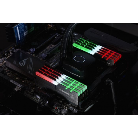 G.Skill TridentZ RGB Series - DDR4 - kit - 32 GB: 2 x 16 GB - DIMM 288-pin - 3600 MHz  /  PC4-28800 - CL18 - 1.35 V - unbuffered - non-ECC - 2