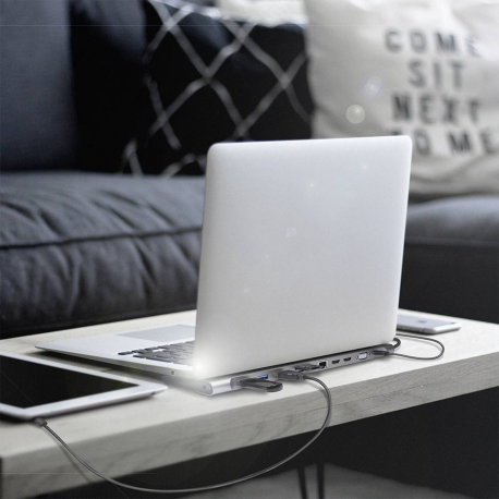 LogiLink - Docking station - USB-C 3.2 Gen 1 - VGA, 2 x HDMI - GigE - 9