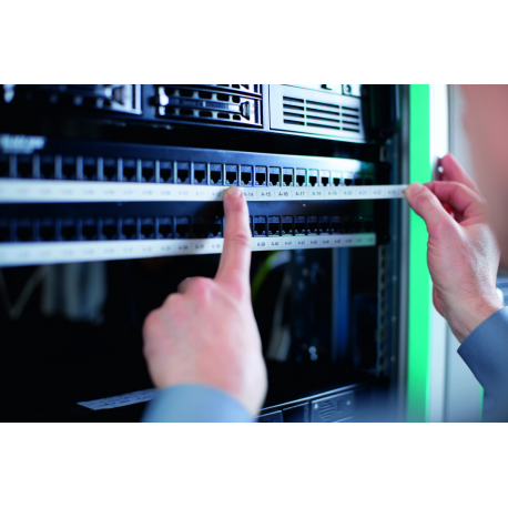 DYMO Rhino 5200 - Hard Case Kit - labelmaker - B / W - Roll (1.9 cm) - cutter - yellow - 33