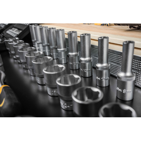 Equip - Patch cable - RJ-45 (M) to RJ-45 (M) - 50 cm - SFTP - CAT 6 - halogen-free, molded, stranded - orange - 6