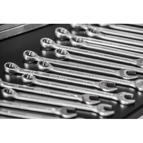 Equip - Patch cable - RJ-45 (M) to RJ-45 (M) - 1 m - screened shielded twisted pair (SSTP) - CAT 6 - halogen-free, molded, stranded - pink - 6