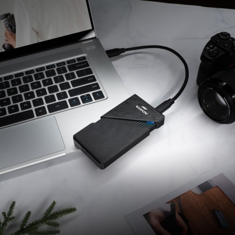 ADATA SE920 - SSD - 2 TB - external (portable) - USB4 (USB-C connector) - black - 2