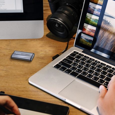 ADATA SE880 - SSD - 4 TB - external (portable) - USB 3.2 Gen 2x2 (USB-C connector) - titanium grey - 4